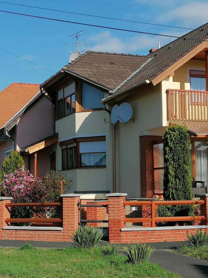 Marina-Buek Apartmanhaz 外观 照片